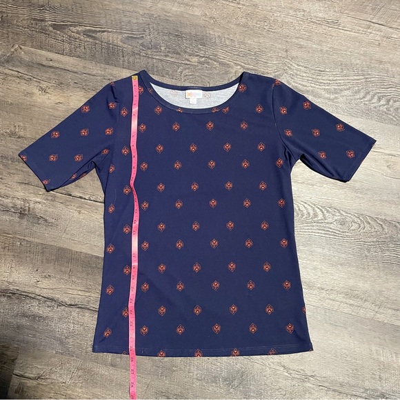 ⭐️4 for $10⭐️ Lularoe Short Sleeve T Shirt. Women’s Large Navy / Red Shirt. - Picture 6 of 9